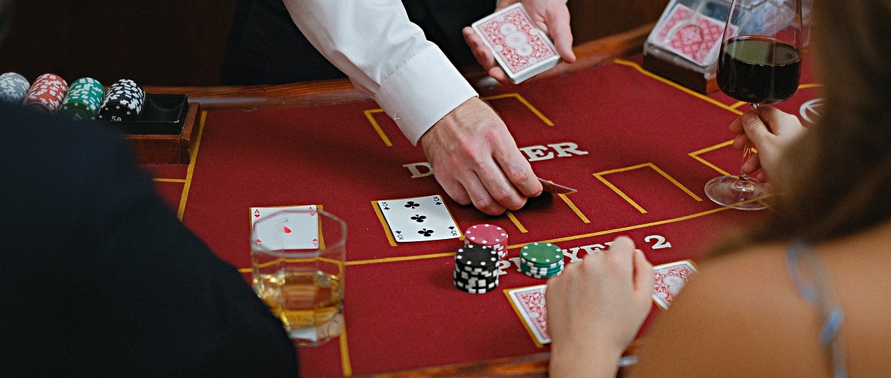 How to play live blackjack online